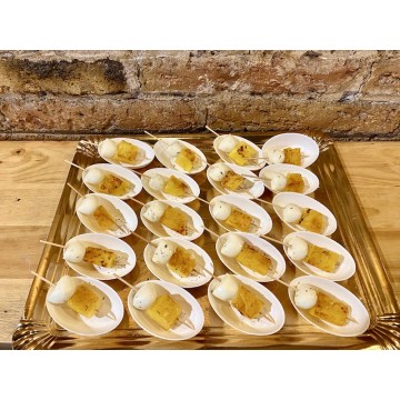 Mini brocheta de piña a la...